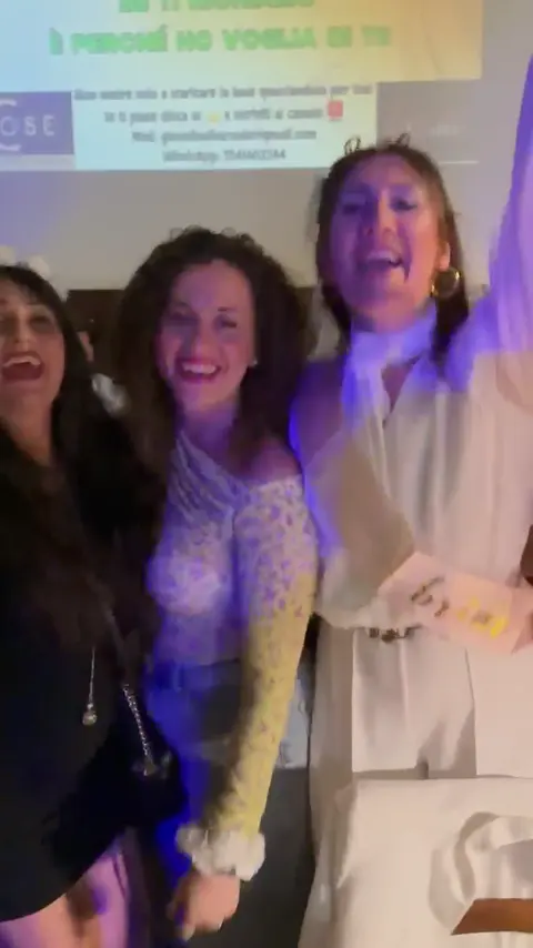 Un gruppo di amiche alla festa