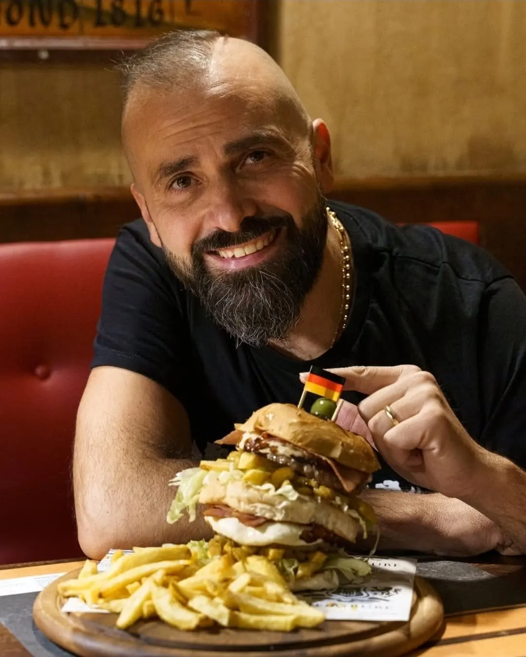 Il titolare del 21 Biergrube in sala