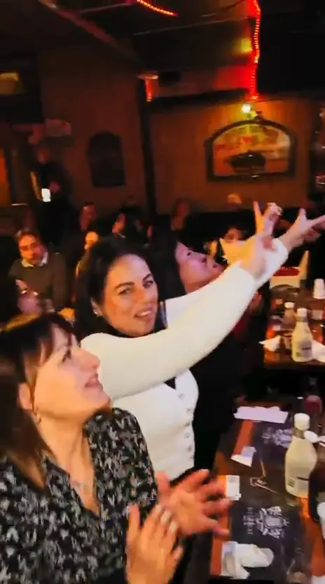 La sala del 21 Biergrube durante una serata affollata
